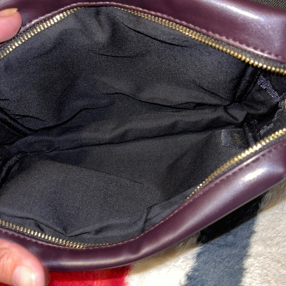 Yves Saint Laurent Black and Gold Beauty Pouch - Picture 6 of 8